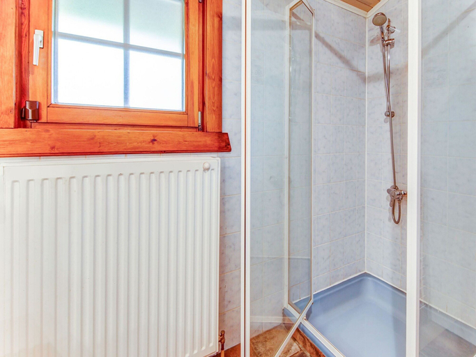 Bathroom 3, Vintage Chalet in Sougné-Remouchamps near Ardennes Forest, Liège
