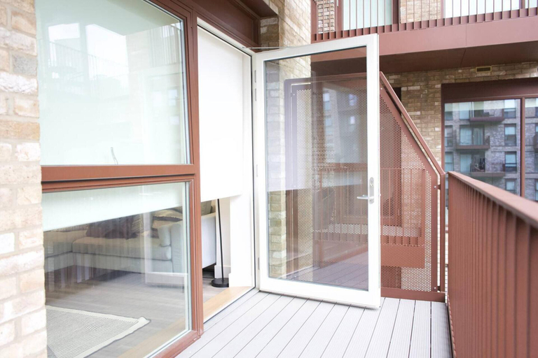 Others 4, Luxury London Royal Wharf Apartment, London