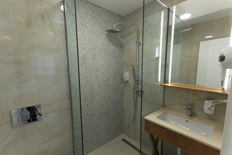 Bathroom 3, Bujtina Sophie, Gjirokastrës