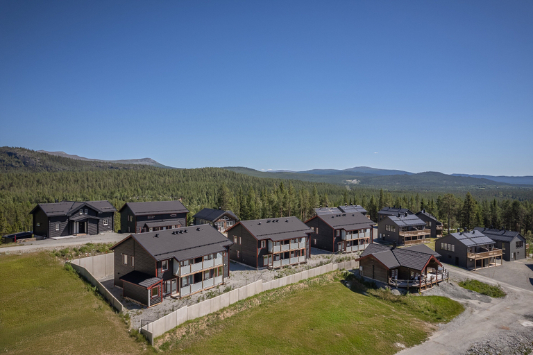 Exterior & Views