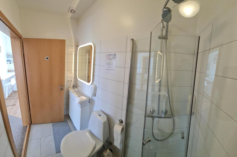 Bathroom, Hofn Guesthouse, Sveitarfélagið Hornafjörður
