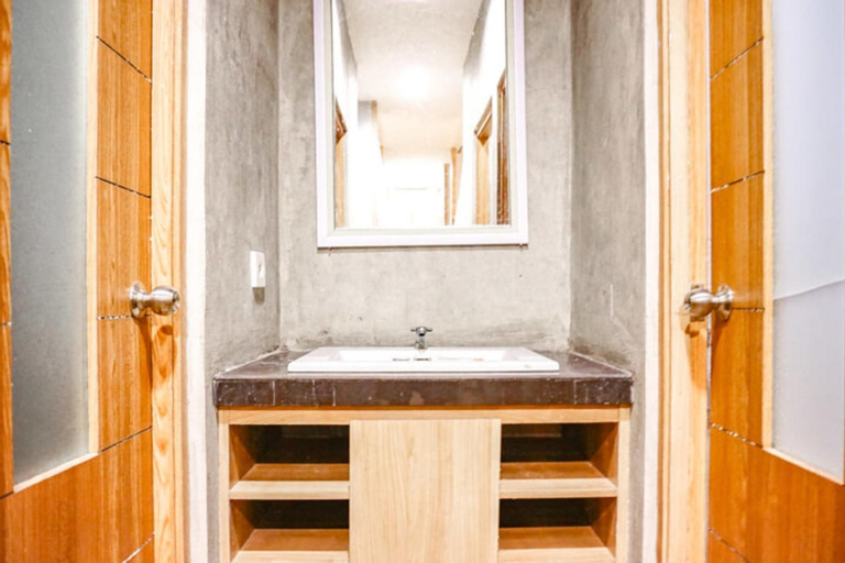 Bathroom 18