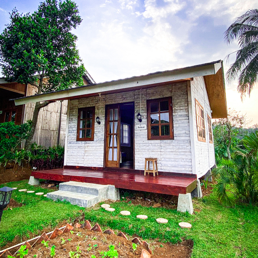 Exterior 4