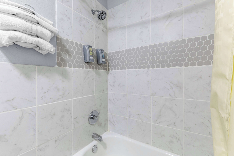 Bathroom 4, Americas Best Value Inn Belleville, Republic