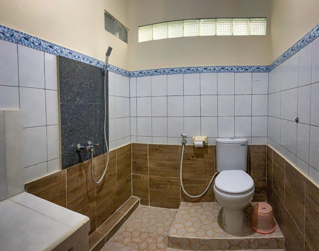 Bathroom 10