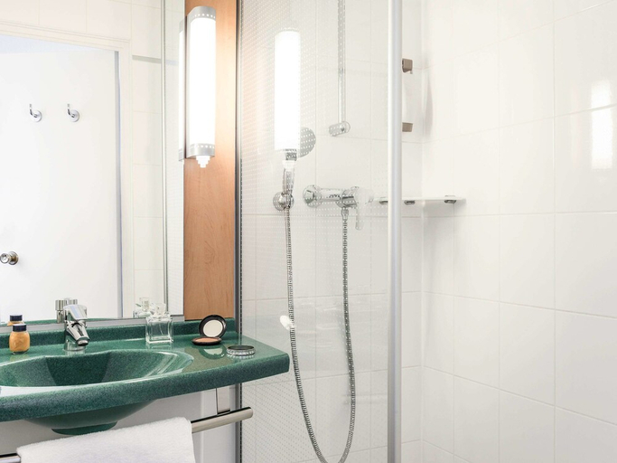 Bathroom 3, Ibis Paris Avenue D'italie 13Eme, Paris