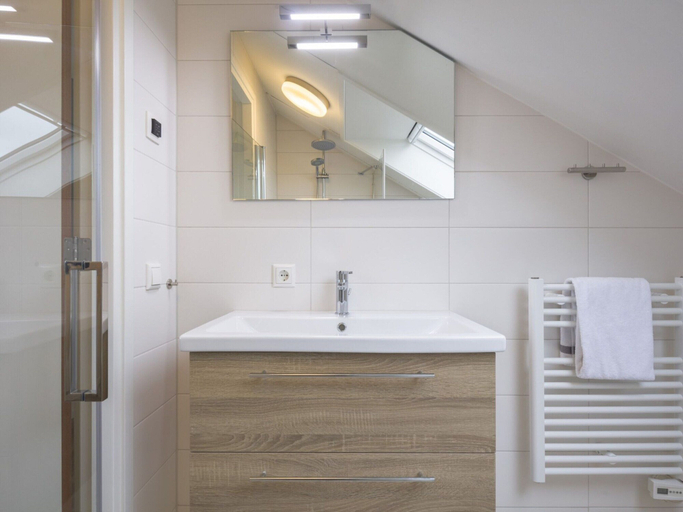 Bathroom 2, Villa by Veerse Meer With Private Terrace, Noord-Beveland