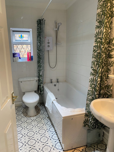 Bathroom, Snaith Central Apartment, East Riding of Yorkshire