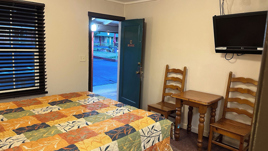 Bedroom 4, Jumping Frog Motel, Calaveras