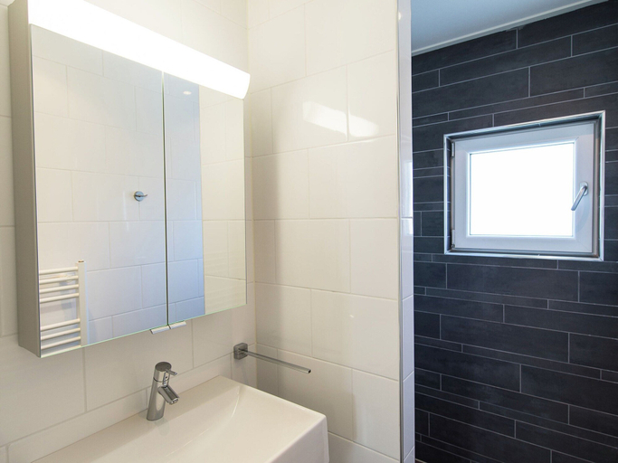 Bathroom, Luxurious, 2 Bathroom Holiday Home, 1,5 km From the Beach, Ameland