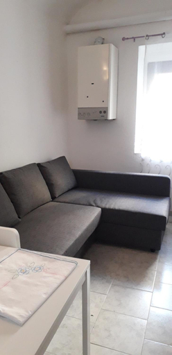 Others 5, Appartamento A.D., Alessandria