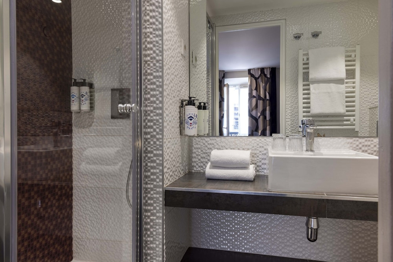 Bathroom 4, Regina Opera, Paris