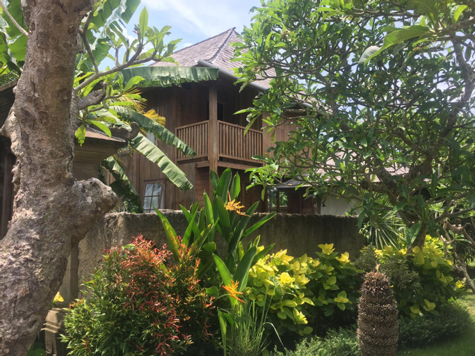 Exterior & Views 17