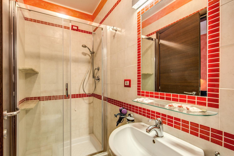 Bathroom 4, Buonarroti Suite, Rome