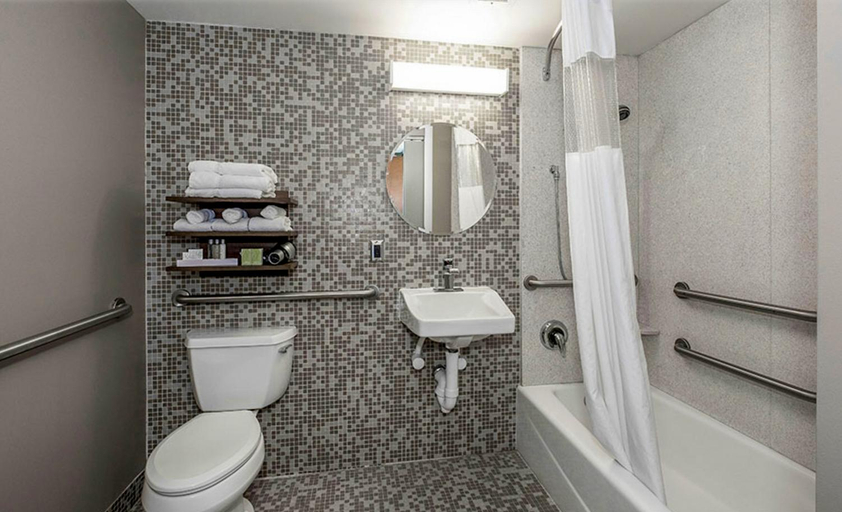 Bathroom 4, State House Inn, Trademark Collection by Wyndham, Sangamon