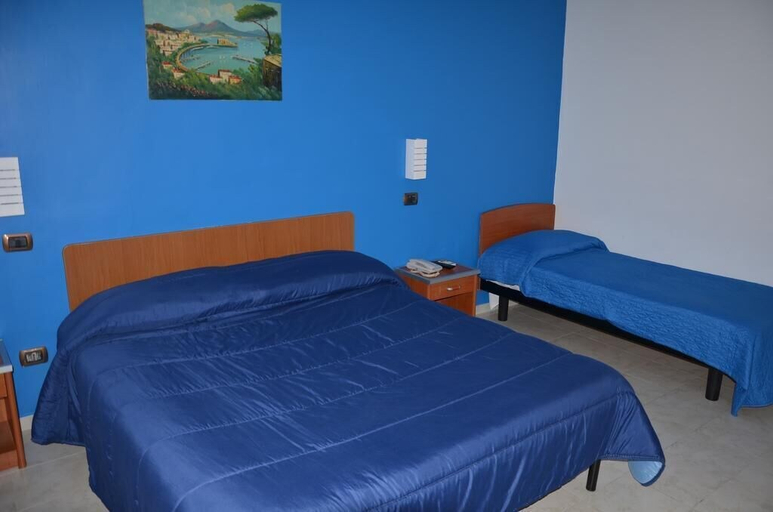 Bedroom 2, Charlie Hotel, Napoli
