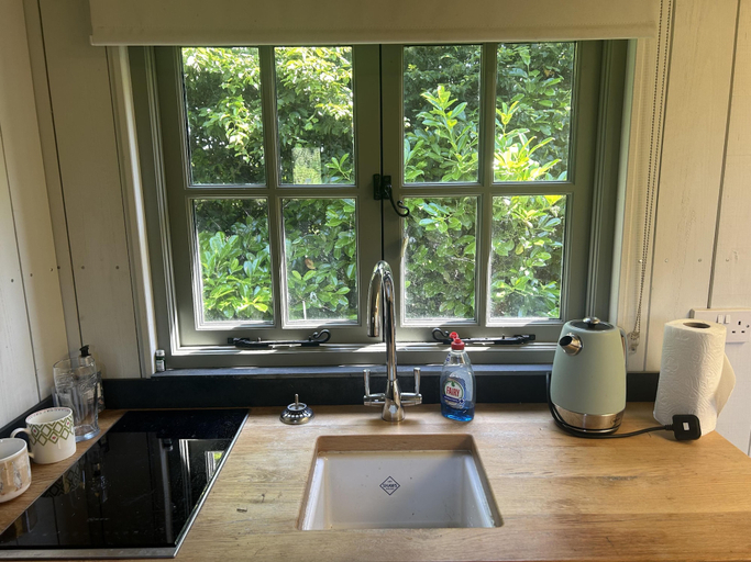 Others 4, Cozy Cabin Retreat in Bedford, Central Bedfordshire