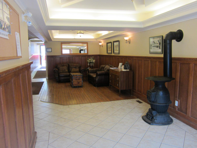 Public Area 2, Reynolds Hotel, Squamish-Lillooet
