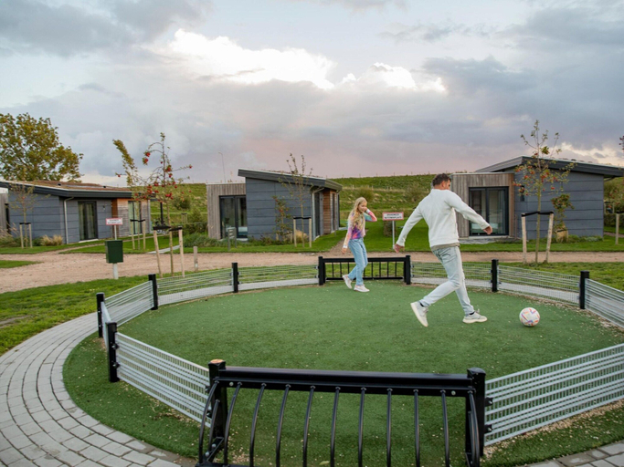 Exterior 2, Comfy Lodge with Microwave near Markermeer, Venhuizen