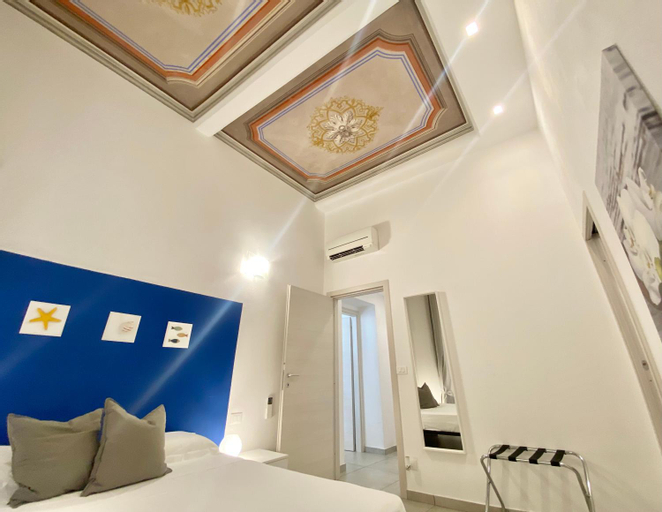 Bedroom 2, ALLA CASA ROSA AL MARE- Centrale a di fronte al mare- Emozionante- Garage privato gratuito a 800 mt-, Genova