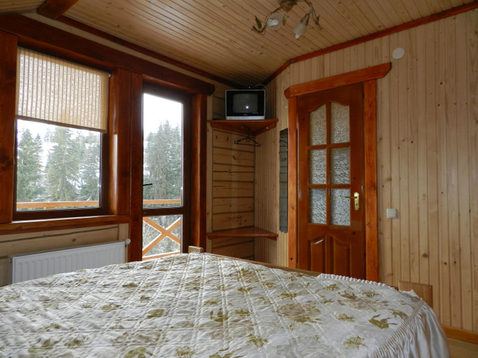 Bedroom 2, Barvy Karpat, Skolivs'kyi