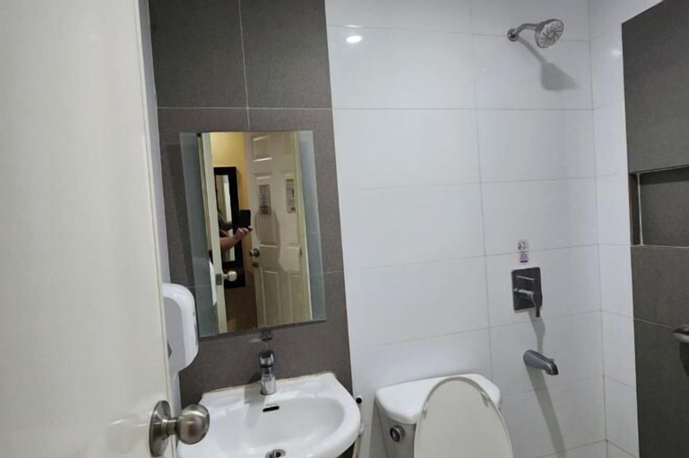 Bathroom 7