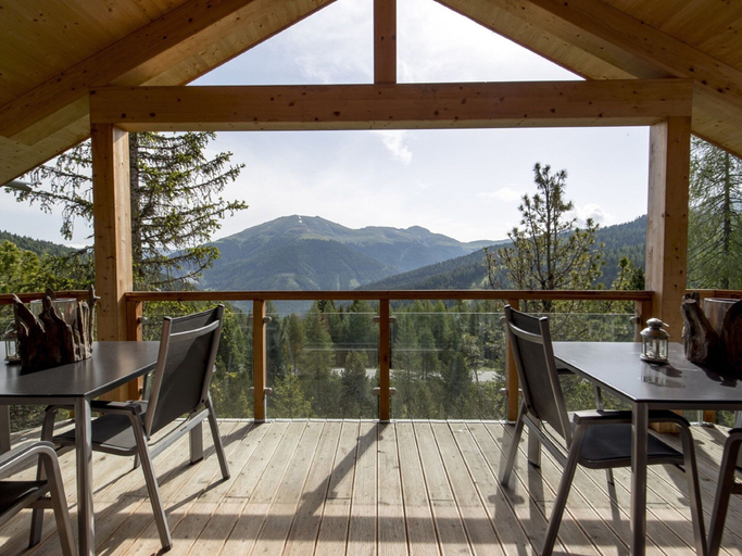 Dining 4, Quiet Chalet in Turracherhöhe with Sauna & Indoor Hot Tub, Murau