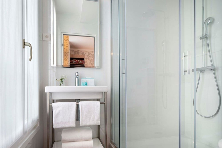 Bathroom 4, Les Jardins d'Eiffel, Paris