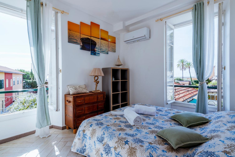 Bedroom 2, New Fishermans House Seaside, Air conditioning & WI-FI, Imperia
