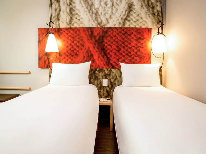 Bedroom 2, ibis Aéroport Bâle-Mulhouse, Haut-Rhin