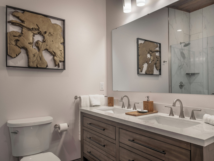 Bathroom 3, Pebble Bay Club, Camden