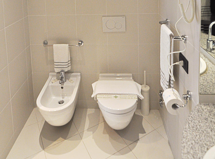 Bathroom 4, BB Hotels Aparthotel Isola, Milano