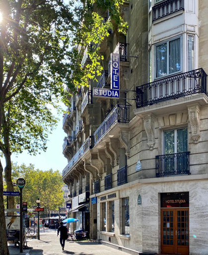 Others 4, Hotel Studia, Paris