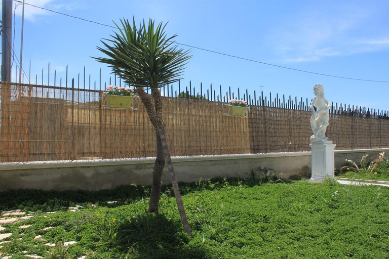 Others 5, Casa Viky, Bari