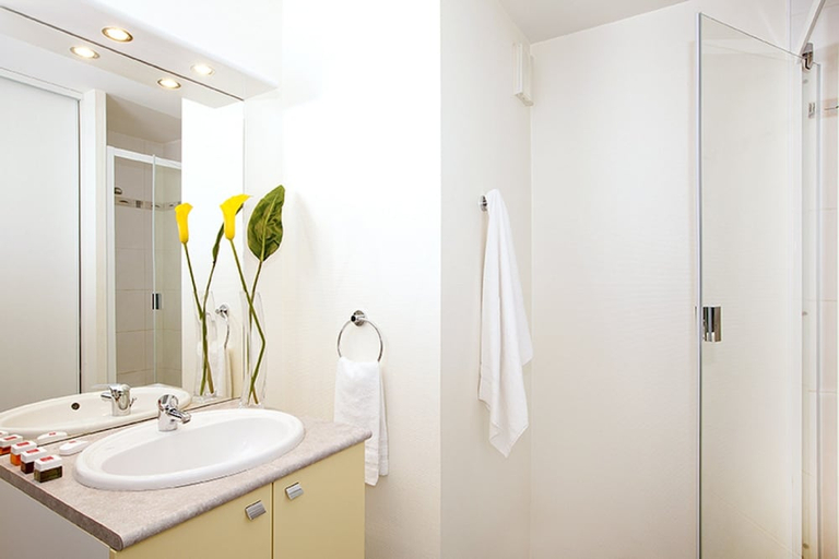 Bathroom 3, Séjours & Affaires Rennes Villa Camilla, Ille-et-Vilaine