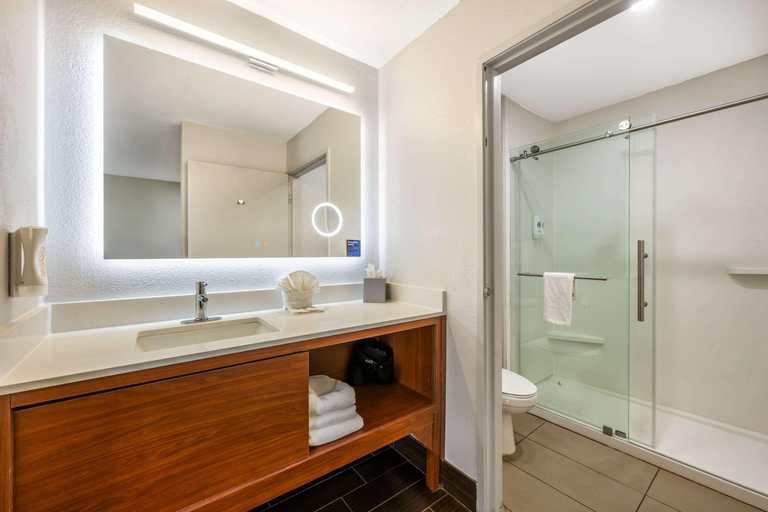 Bathroom 30