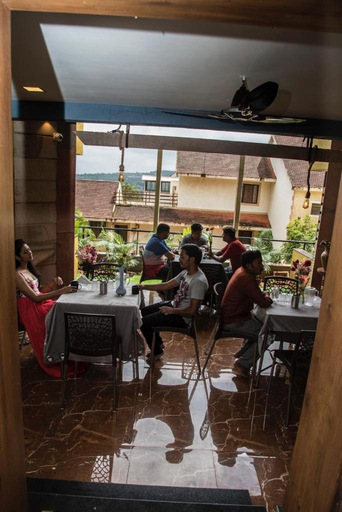 Food & Drinks 4, Stone Shelter, Satara