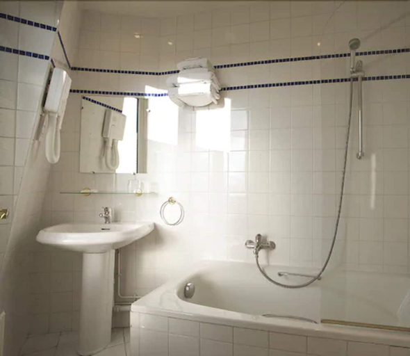 Bathroom 4, Transcontinental, Paris