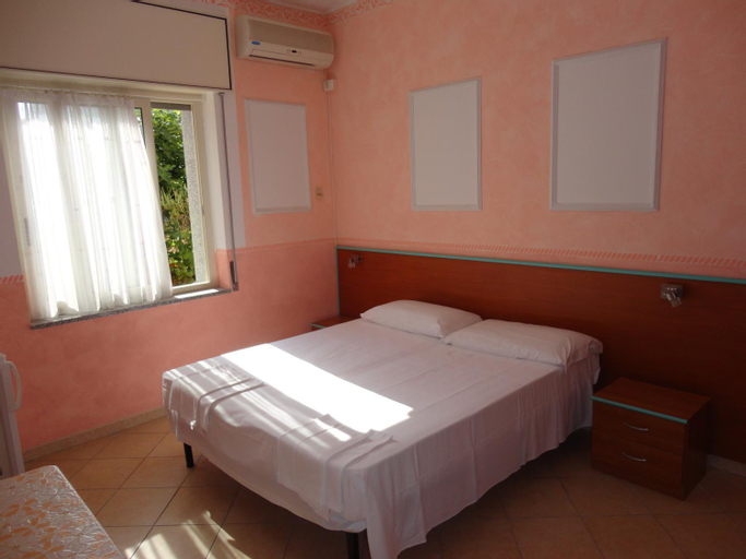 Bedroom 3, Pensione Affittacamere Miriam, Cosenza