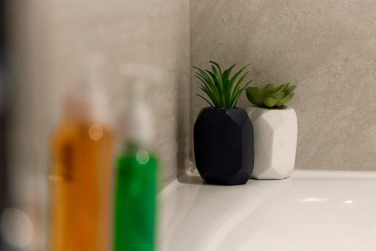 Bathroom 2, Brick Lane Gem - 3 Sleeps, London