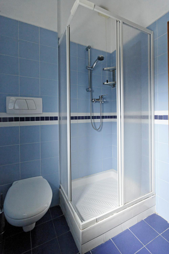 Bathroom 12