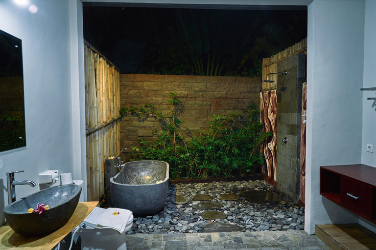 Bathroom 12