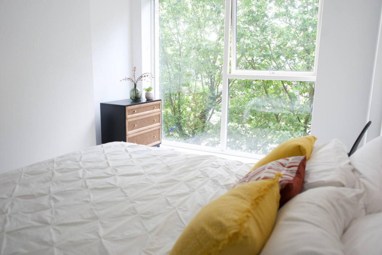 Bedroom 2, Luxury London Royal Wharf Apartment, London