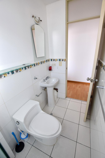 Bathroom, Miraflores Apartments 110 Alcanfores Street by Private Host, Lima