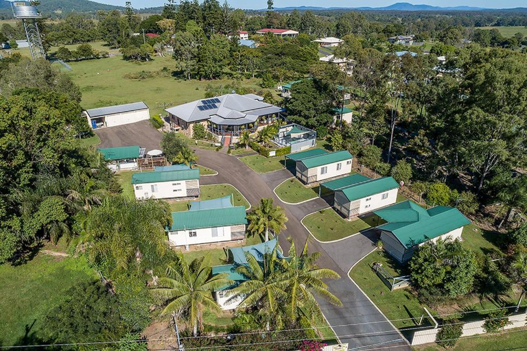 Others 4, Tiaro Tourist Stopover, Tiaro