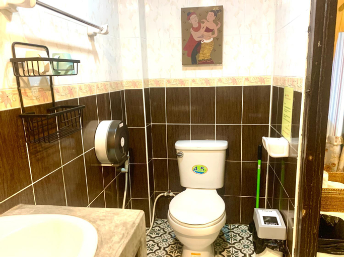Bathroom 12