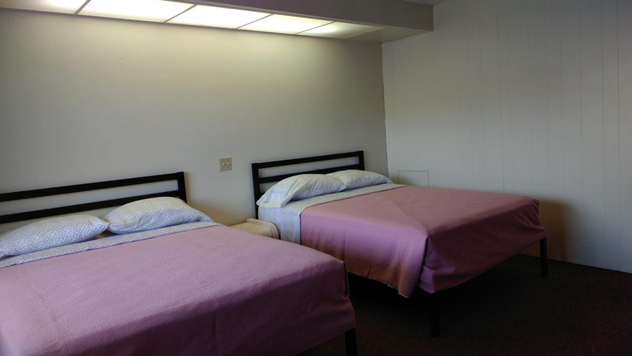 Bedroom 4, Driftwood Motel, Niagara