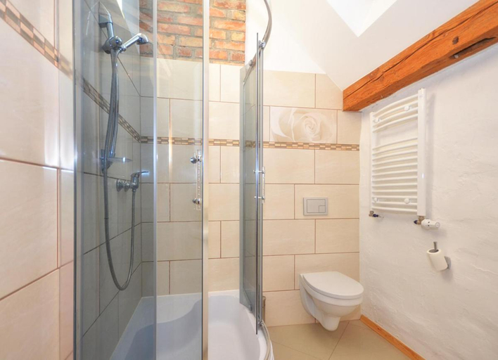 Bathroom 3, Nad morzem i jeziorem Dworek Kopan, Sławno