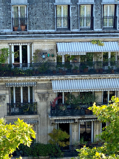 Others 3, Hotel Studia, Paris