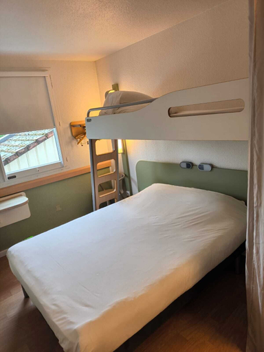 Bedroom 2, Ibis Budget Lons-Le-Saunier, Jura